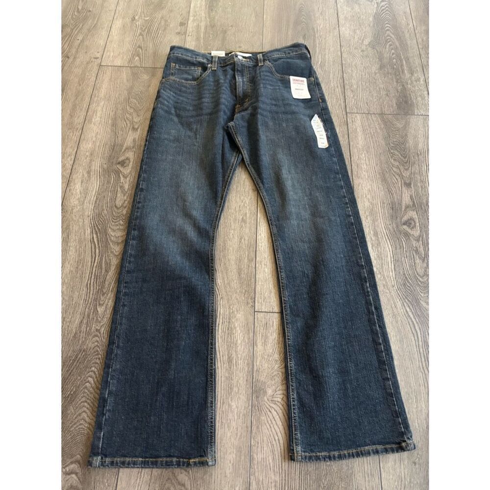 Levi’s Strauss Classic woman’s  Dark Blue Straight-Leg Jeans
